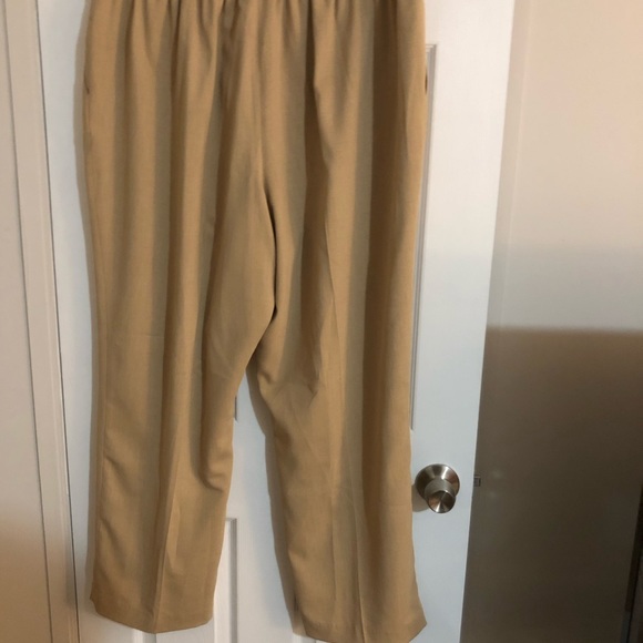 Alfred Dunner slacks beige - Picture 3 of 3